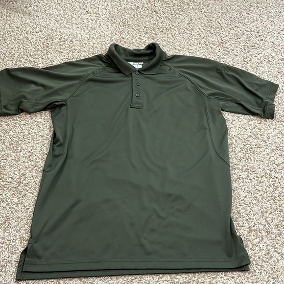 Polo Performance Shirt 2 Item Bundle - 5.11 Tactical & Under Armour - Size M - Picture 6 of 7